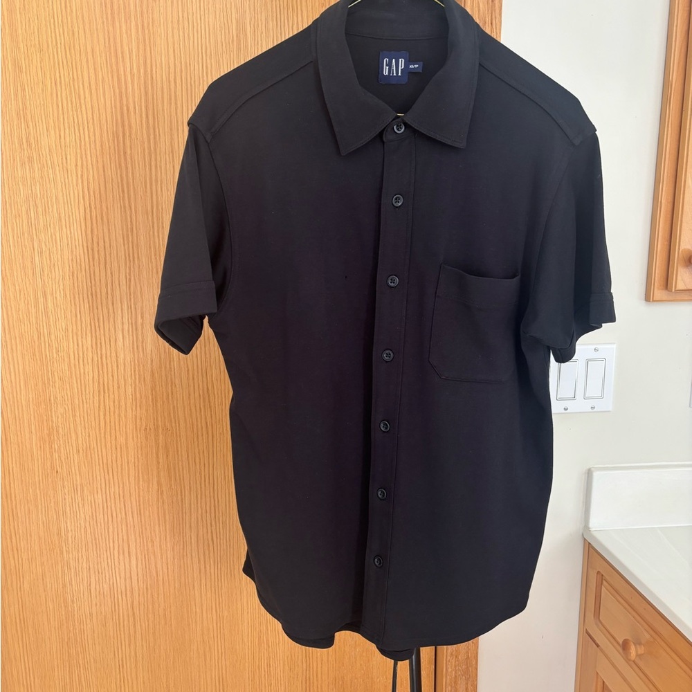 GAP Men's Classic Black Button Down Shirt - XS